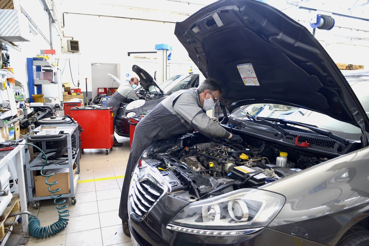 EMERGENZA CORONAVIRUS, APRONO LE CONCESSIONARIE DI AUTO
CORONA VIRUS
COVID19
COVID 19
APERTURA ATTIVITA' COMMERCIALI
GRUPPO FCA
OPERAIO MECCANICO
REVISIONE AUTO
ATTIVITA' COMMERCIALE
SICUREZZA SUL LAVORO